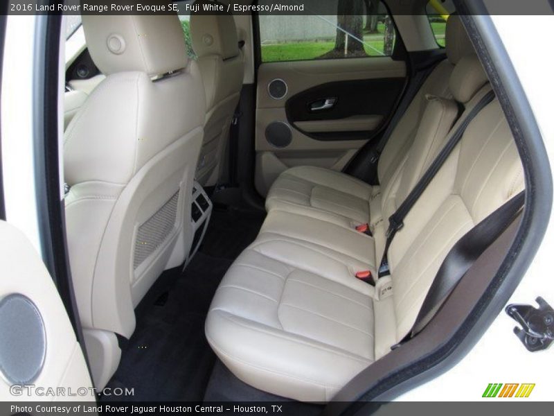 Fuji White / Espresso/Almond 2016 Land Rover Range Rover Evoque SE