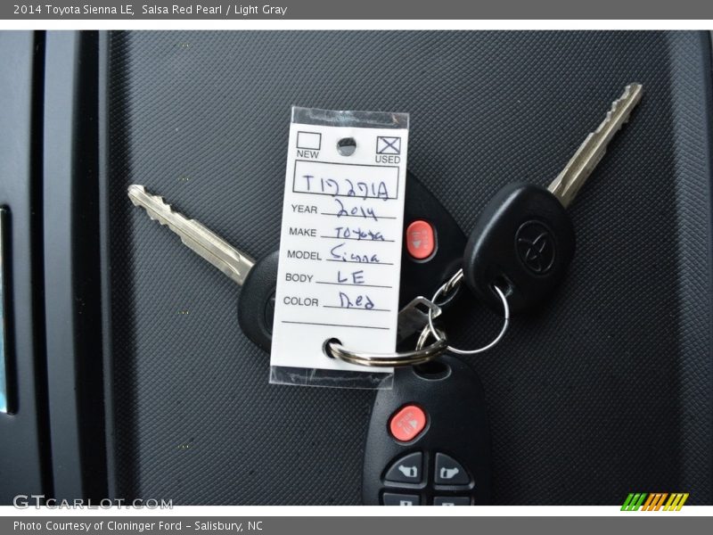 Salsa Red Pearl / Light Gray 2014 Toyota Sienna LE