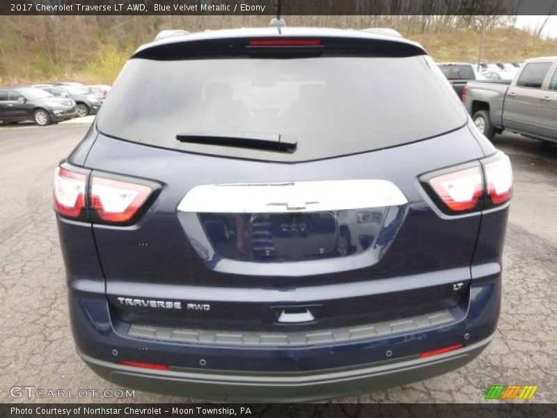 Blue Velvet Metallic / Ebony 2017 Chevrolet Traverse LT AWD