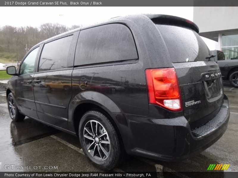 Black Onyx / Black 2017 Dodge Grand Caravan SE Plus