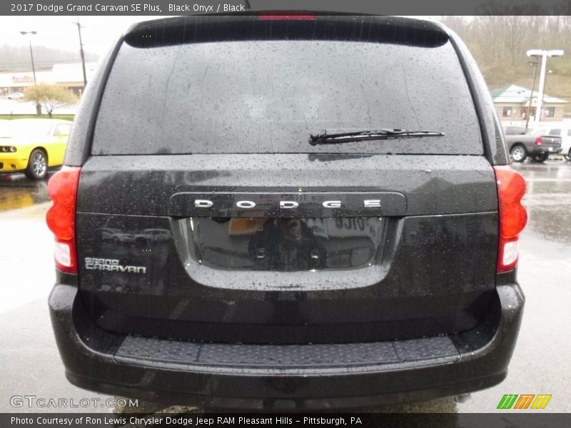 Black Onyx / Black 2017 Dodge Grand Caravan SE Plus
