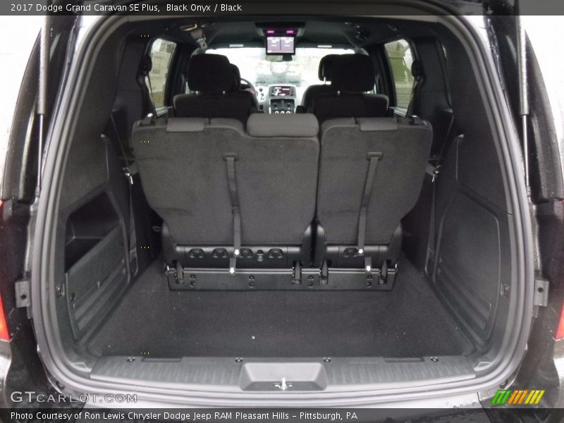 Black Onyx / Black 2017 Dodge Grand Caravan SE Plus