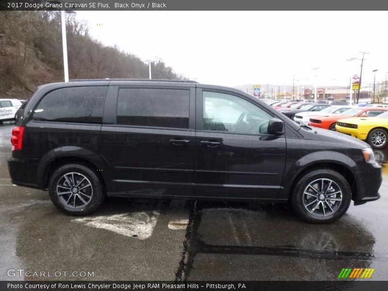 Black Onyx / Black 2017 Dodge Grand Caravan SE Plus