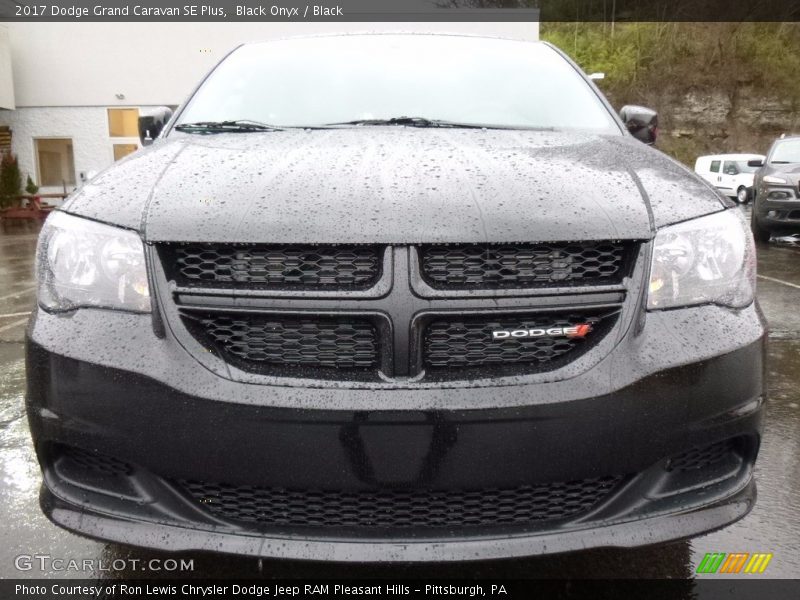 Black Onyx / Black 2017 Dodge Grand Caravan SE Plus