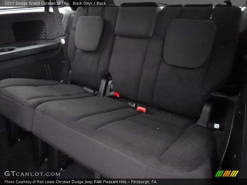 Black Onyx / Black 2017 Dodge Grand Caravan SE Plus