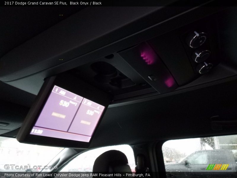 Black Onyx / Black 2017 Dodge Grand Caravan SE Plus