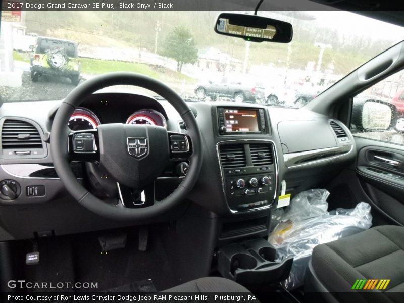 Black Onyx / Black 2017 Dodge Grand Caravan SE Plus