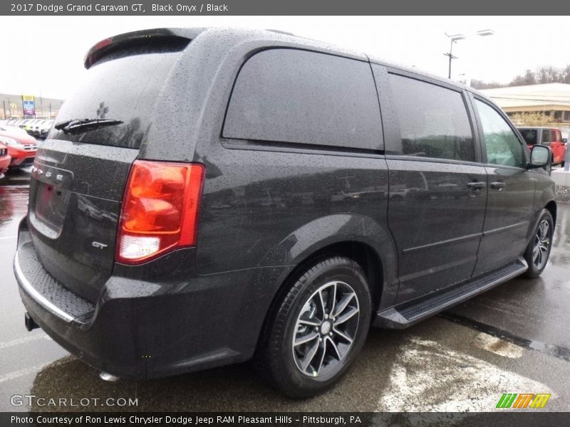 Black Onyx / Black 2017 Dodge Grand Caravan GT