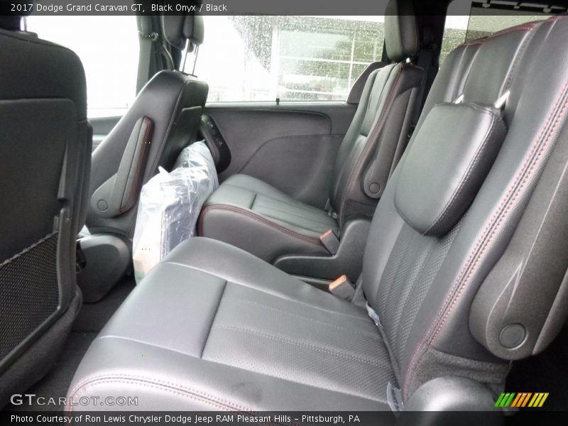 Black Onyx / Black 2017 Dodge Grand Caravan GT