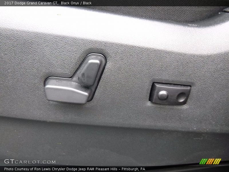 Black Onyx / Black 2017 Dodge Grand Caravan GT