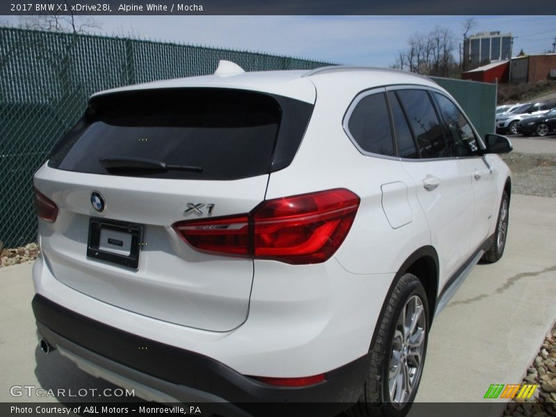 Alpine White / Mocha 2017 BMW X1 xDrive28i