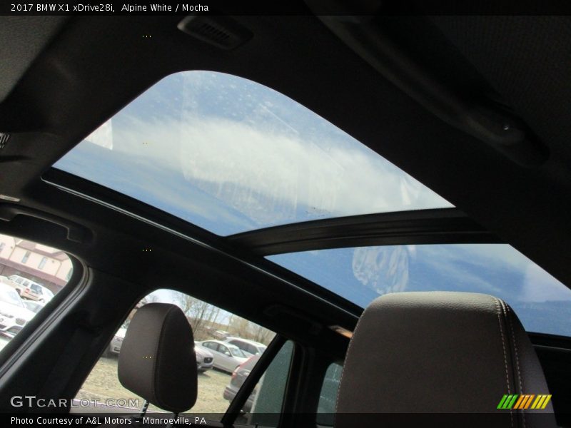 Alpine White / Mocha 2017 BMW X1 xDrive28i