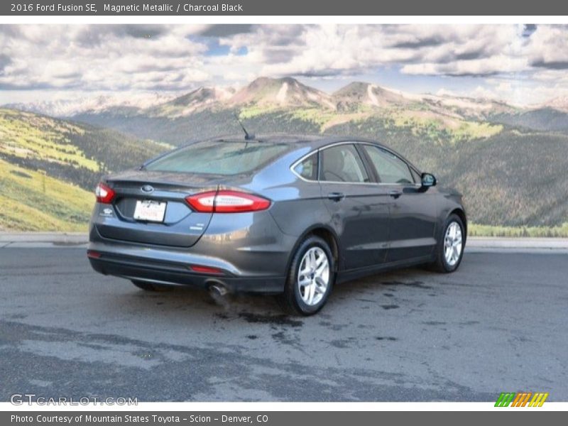 Magnetic Metallic / Charcoal Black 2016 Ford Fusion SE
