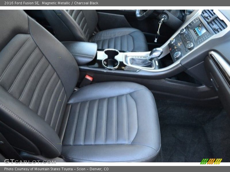 Magnetic Metallic / Charcoal Black 2016 Ford Fusion SE