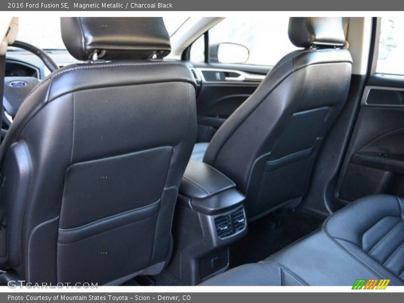 Magnetic Metallic / Charcoal Black 2016 Ford Fusion SE