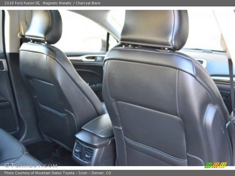 Magnetic Metallic / Charcoal Black 2016 Ford Fusion SE