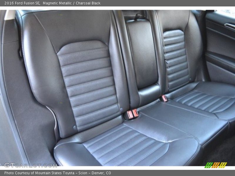 Magnetic Metallic / Charcoal Black 2016 Ford Fusion SE