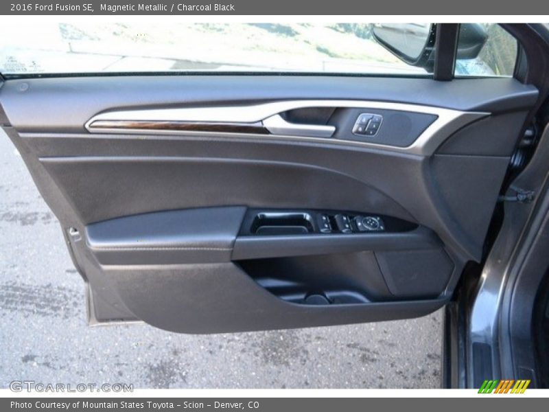 Magnetic Metallic / Charcoal Black 2016 Ford Fusion SE