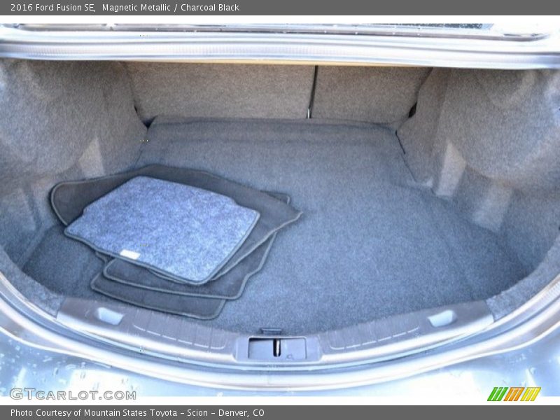 Magnetic Metallic / Charcoal Black 2016 Ford Fusion SE