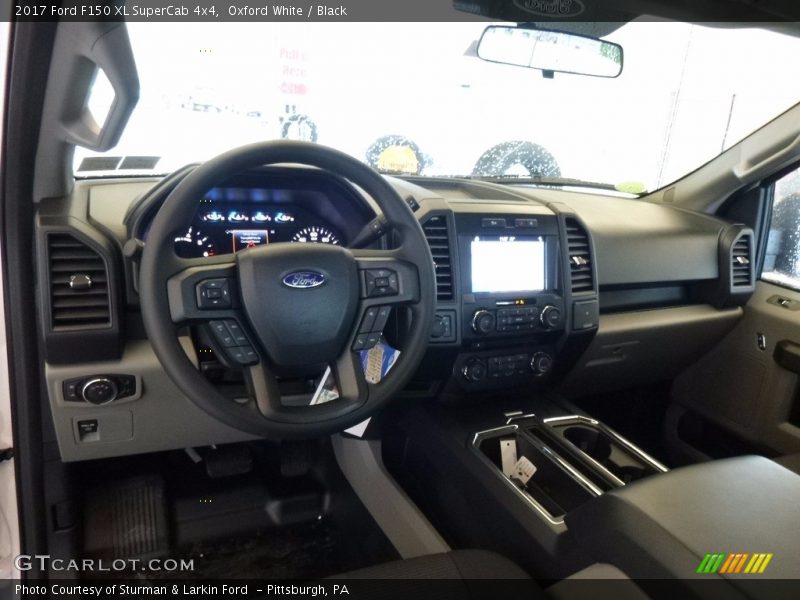 Oxford White / Black 2017 Ford F150 XL SuperCab 4x4