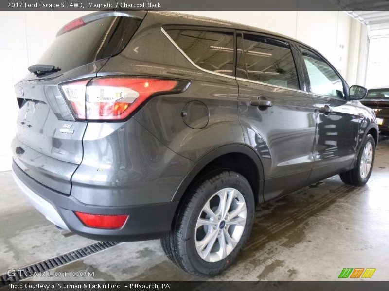 Magnetic / Charcoal Black 2017 Ford Escape SE 4WD