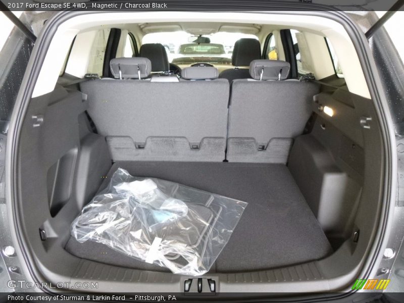 Magnetic / Charcoal Black 2017 Ford Escape SE 4WD