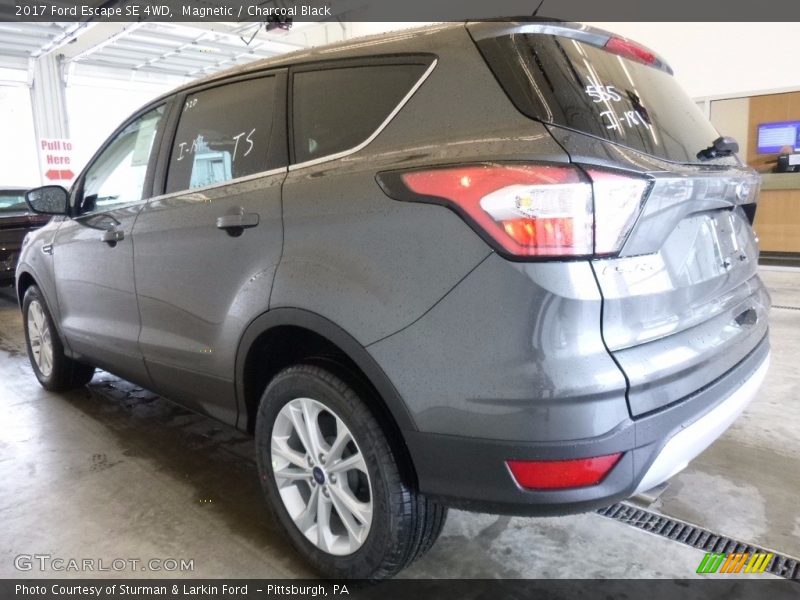 Magnetic / Charcoal Black 2017 Ford Escape SE 4WD