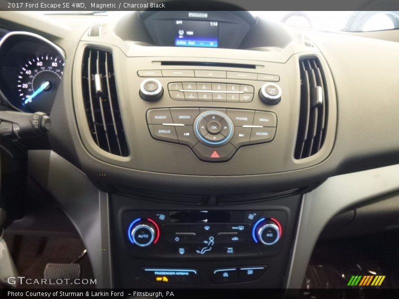 Magnetic / Charcoal Black 2017 Ford Escape SE 4WD