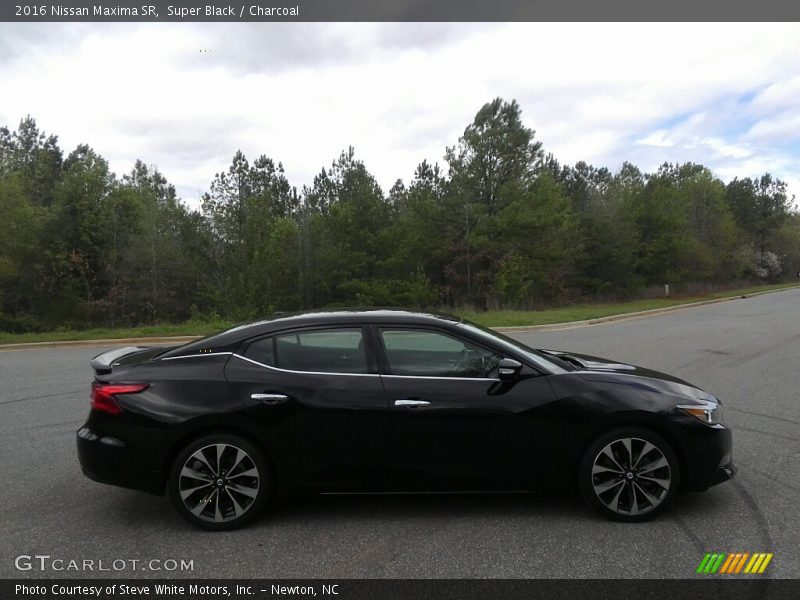 Super Black / Charcoal 2016 Nissan Maxima SR