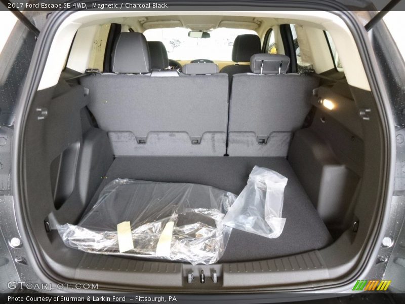 Magnetic / Charcoal Black 2017 Ford Escape SE 4WD