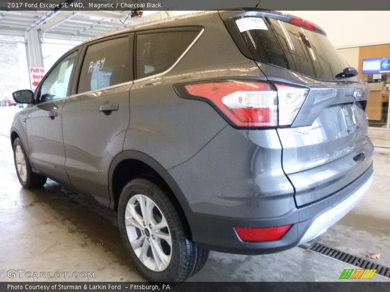 Magnetic / Charcoal Black 2017 Ford Escape SE 4WD