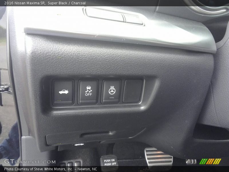 Super Black / Charcoal 2016 Nissan Maxima SR