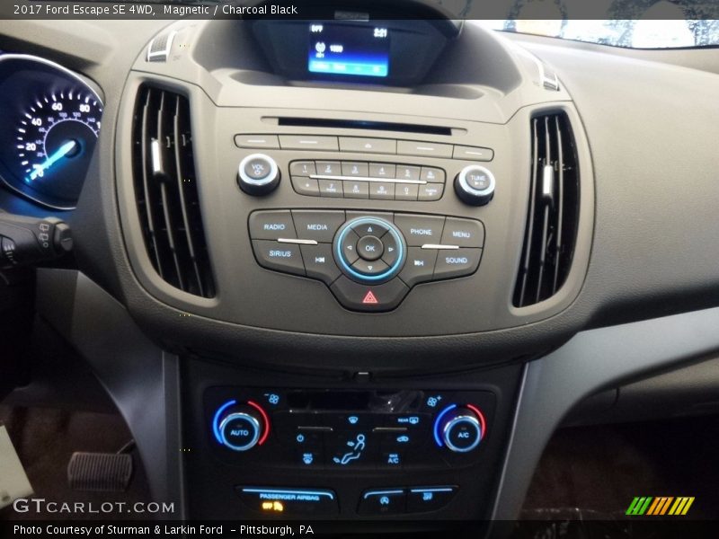 Magnetic / Charcoal Black 2017 Ford Escape SE 4WD