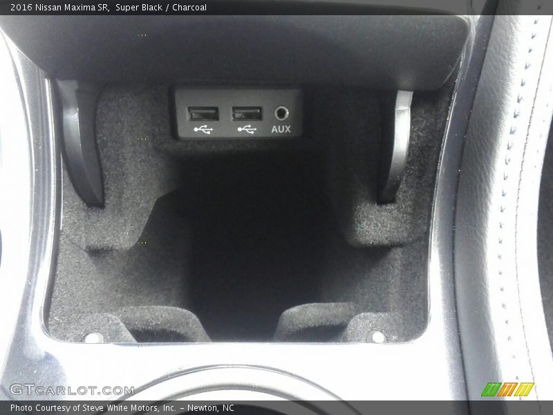 Super Black / Charcoal 2016 Nissan Maxima SR