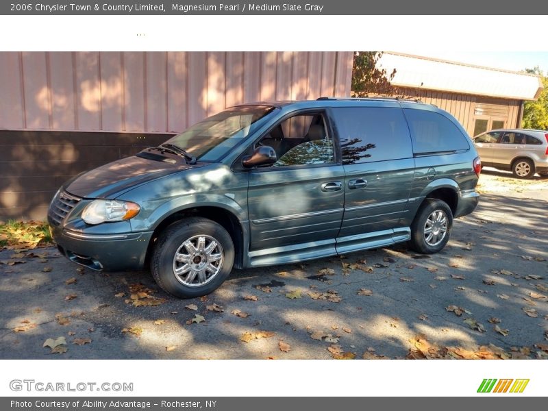  2006 Town & Country Limited Magnesium Pearl
