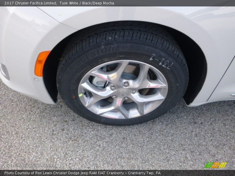 Tusk White / Black/Deep Mocha 2017 Chrysler Pacifica Limited