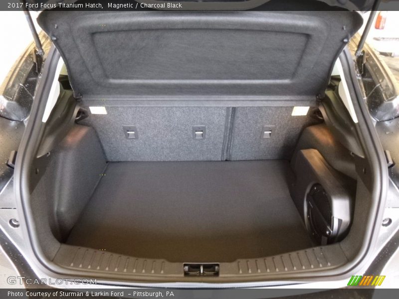 Magnetic / Charcoal Black 2017 Ford Focus Titanium Hatch
