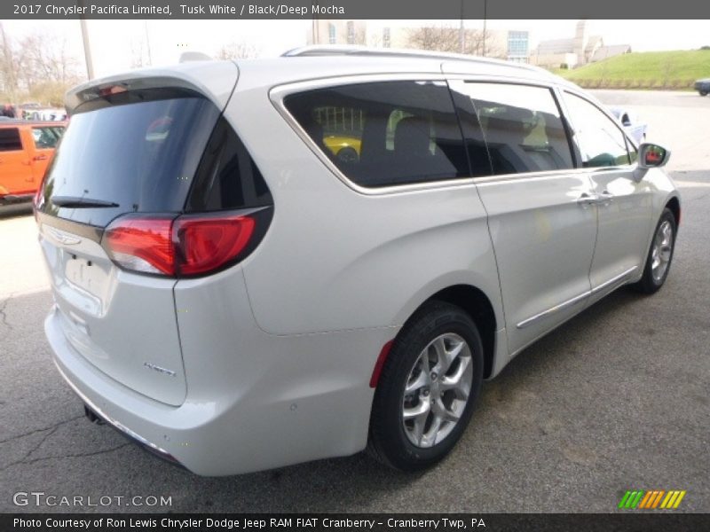 Tusk White / Black/Deep Mocha 2017 Chrysler Pacifica Limited