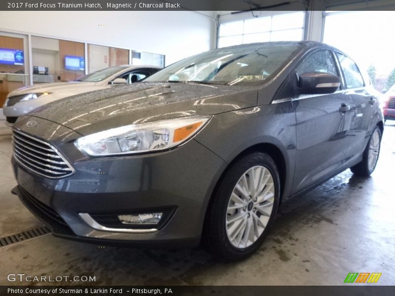 Magnetic / Charcoal Black 2017 Ford Focus Titanium Hatch