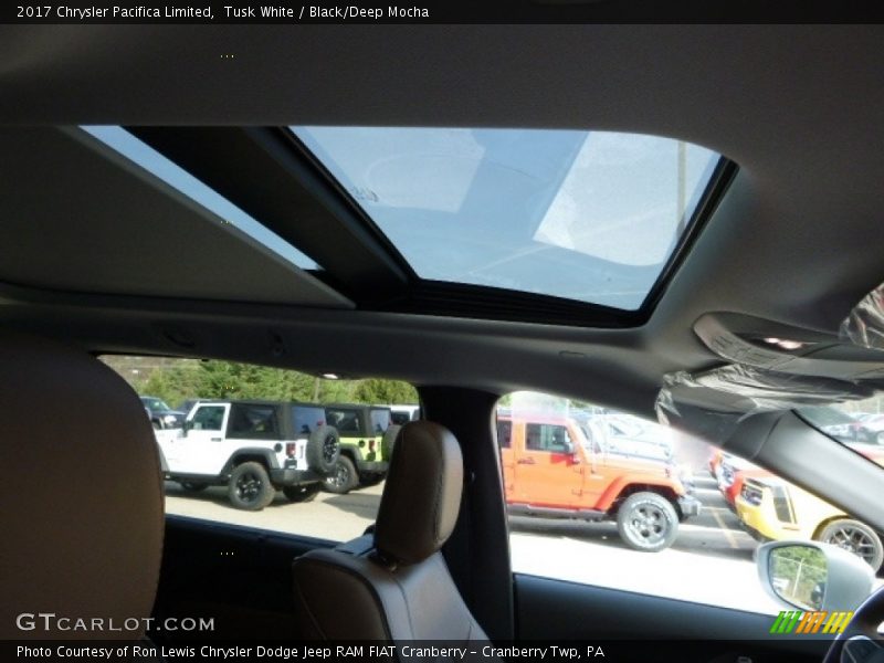 Tusk White / Black/Deep Mocha 2017 Chrysler Pacifica Limited