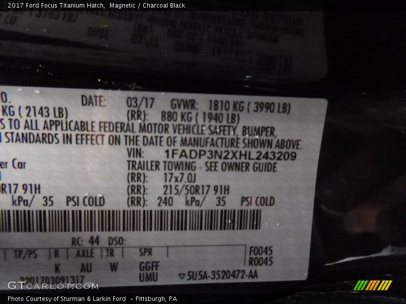 Magnetic / Charcoal Black 2017 Ford Focus Titanium Hatch