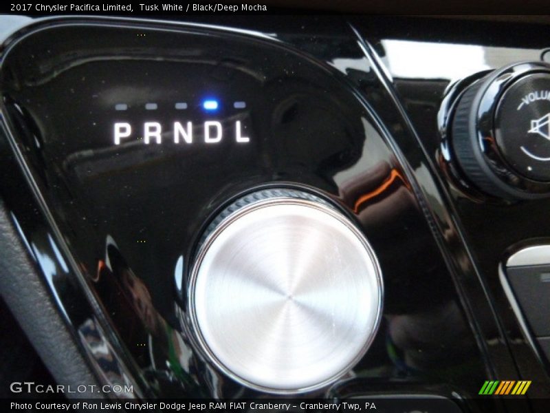 Tusk White / Black/Deep Mocha 2017 Chrysler Pacifica Limited