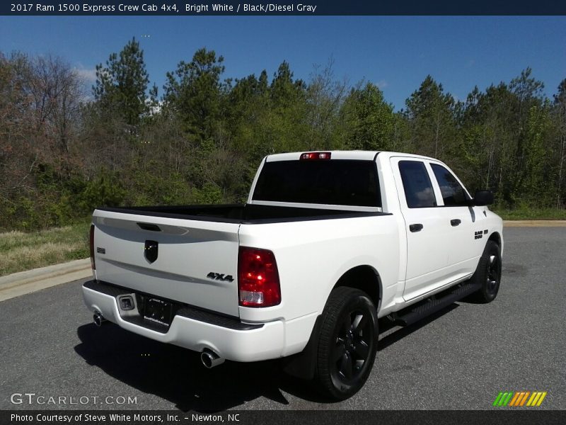 Bright White / Black/Diesel Gray 2017 Ram 1500 Express Crew Cab 4x4