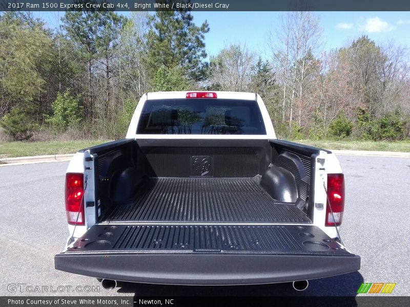 Bright White / Black/Diesel Gray 2017 Ram 1500 Express Crew Cab 4x4