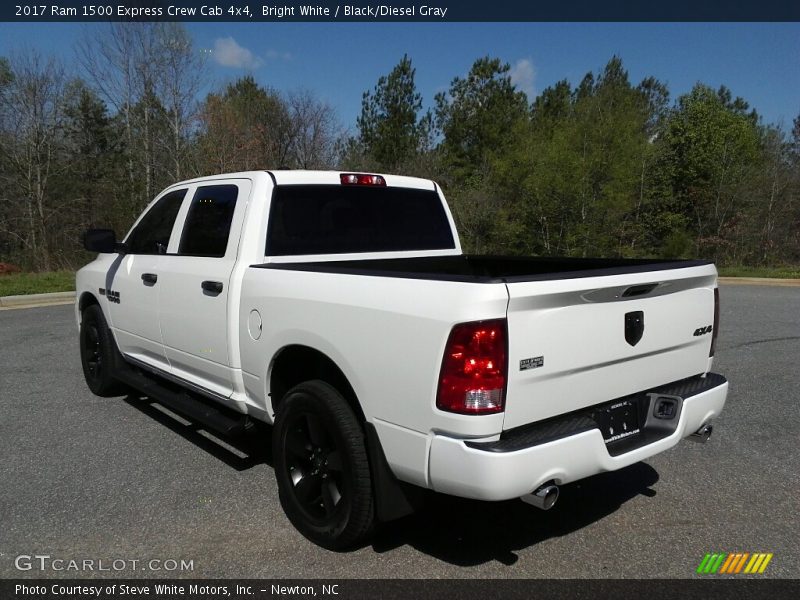 Bright White / Black/Diesel Gray 2017 Ram 1500 Express Crew Cab 4x4