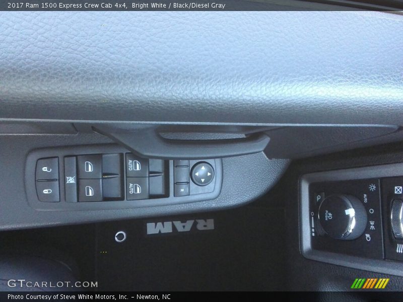 Bright White / Black/Diesel Gray 2017 Ram 1500 Express Crew Cab 4x4