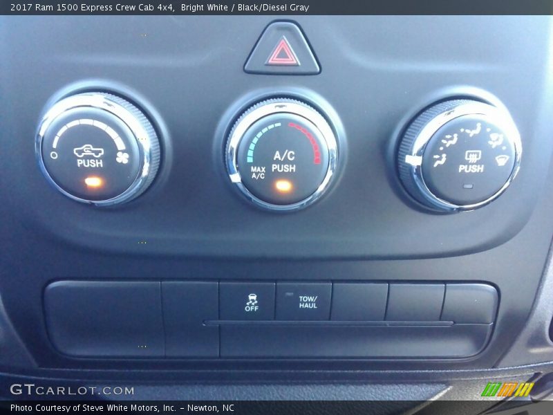 Bright White / Black/Diesel Gray 2017 Ram 1500 Express Crew Cab 4x4