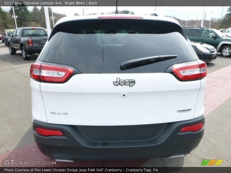 Bright White / Black 2017 Jeep Cherokee Latitude 4x4