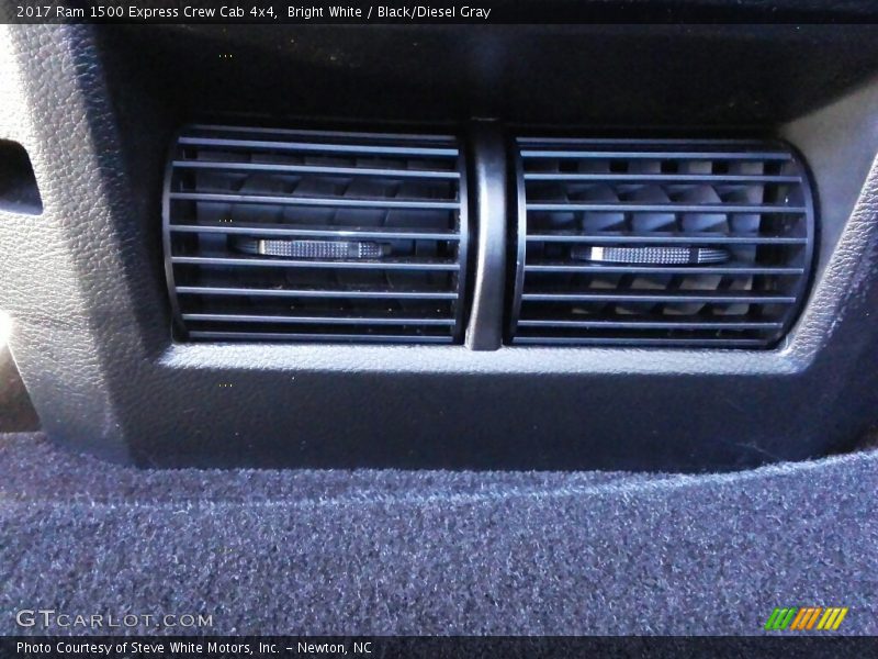 Bright White / Black/Diesel Gray 2017 Ram 1500 Express Crew Cab 4x4