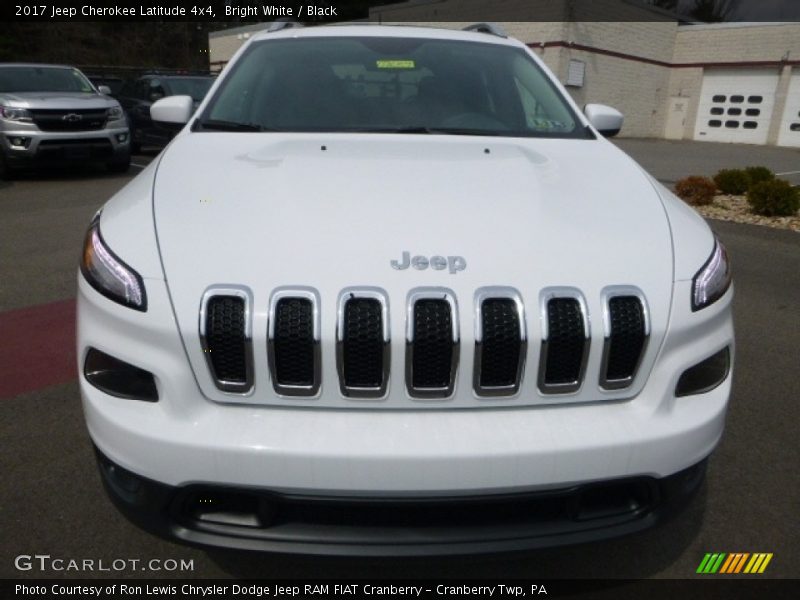 Bright White / Black 2017 Jeep Cherokee Latitude 4x4